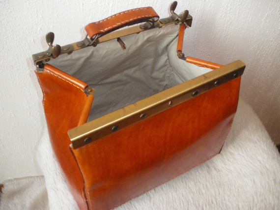 Vintage-Reisetasche aus handgefertigtem Leder